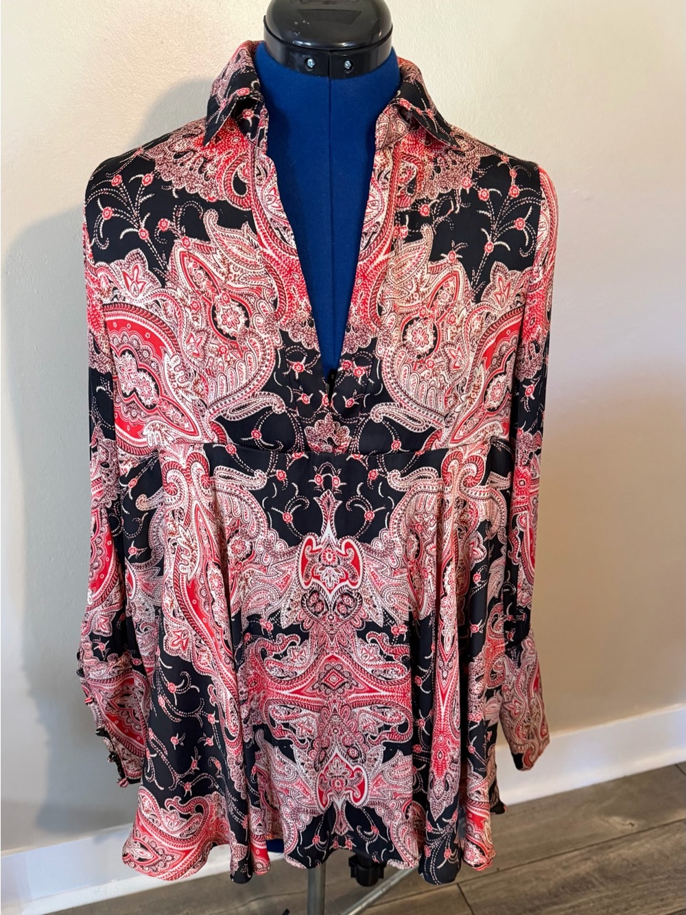 Free People Women’s XS Long Paisley Blouse Tunic Black Red V-Neck Boho